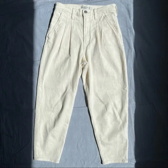 NWOT Abercrombie & Fitch Mom Jeans - Picture 3 of 6